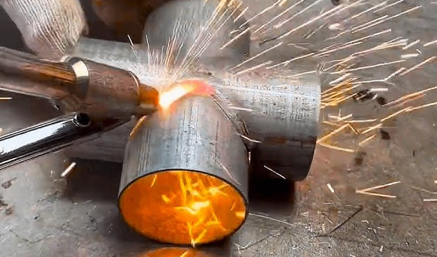 Voiko kädessä pidettävä laserhitsat hitsausvalurauta?